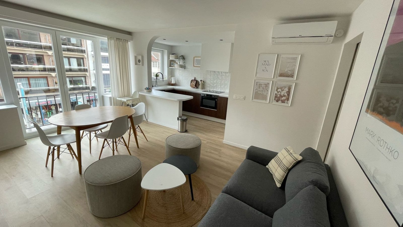 Séjour spacieux + canapé-lit